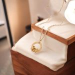 Collier Élégance Anneaux Dorés - Image 2