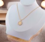 Collier Médaillon Impérial Doré avec Zircons - Image 2